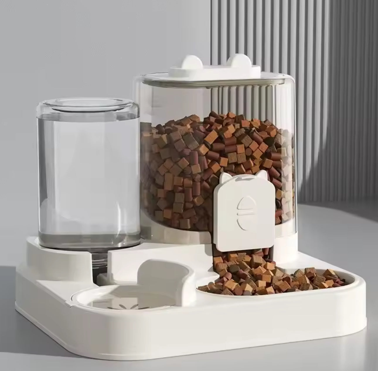 Automatic Pet Feeder & Water Dispenser – No Electricity Needed, Clean & Convenient